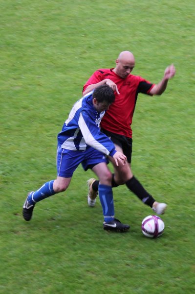 Img_1879.jpg - There, there's the ball