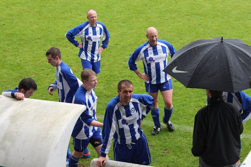 Img_1883.jpg - Half time team talk